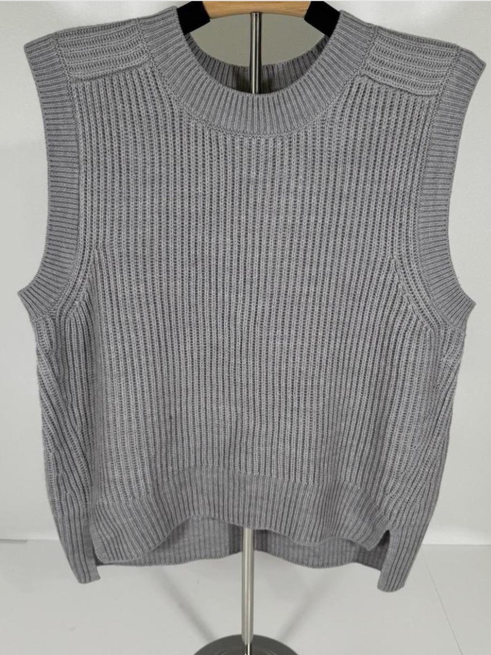 CeCe sweater vest ribbed knit texture Size Medium MSRP $89‎ fisherman coastal